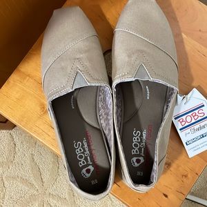 Women’s size 8 Skechers